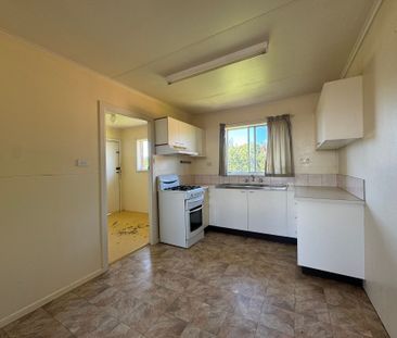 Single Bedroom Upstairs Unit - Photo 2