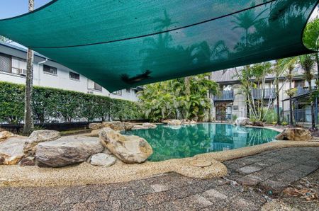 CHARMING TWO BEDROOM TOWNHOUSE ON CITY FRINGE - Photo 3