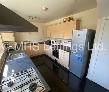4 Bedroom Mid Terraced House for rent in Langdale Gardens - Photo 4