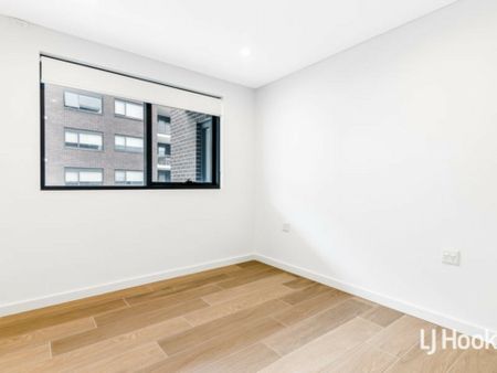 Walk to Shops and Train Station! - Photo 4