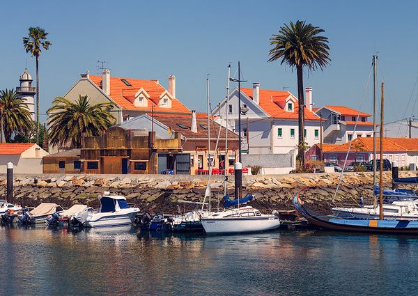 Apartamento T2 Mobilado na Praia da Barra.