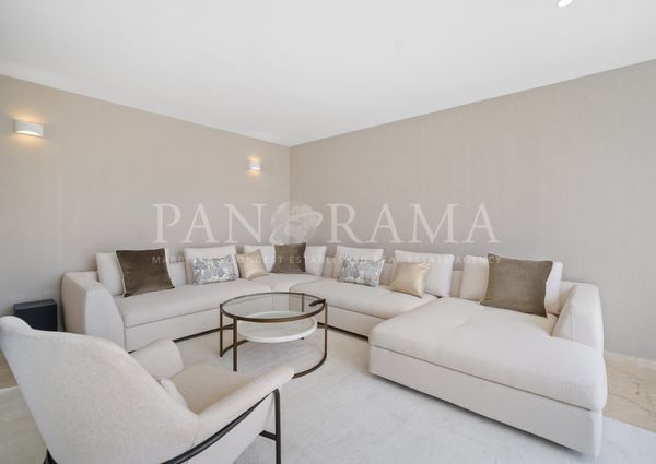 Stunning modern family villa in the prestigious heart of Las Brisas