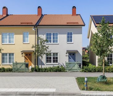 Gyllenstiernas Allé, Märsta - Photo 2