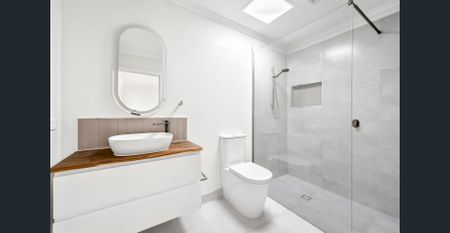 Stylish Family Living in a Prime Hamlyn Heights Location - Photo 4