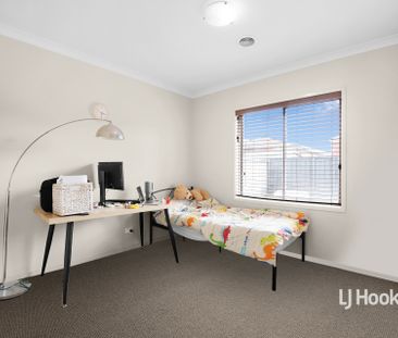 37 Hatfield Place, Deer Park VIC, Belconnen - Photo 6