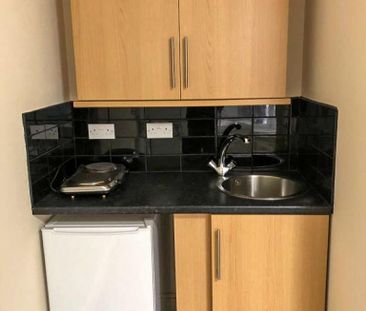 Studio to rent - Photo 2