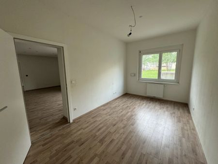 Unbefristete 3-Zimmer-Wohnung mit großer Freifläche! - Foto 5