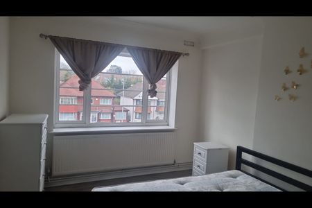 Room in a Shared House, Kennyland Court, NW4 - Photo 4