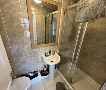 4 bedroom private hall to rent - Photo 2