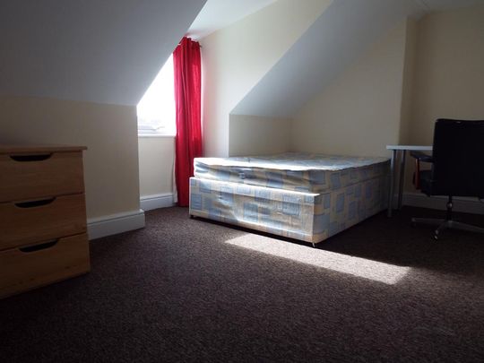 1 bedroom in a house share to rent - Photo 1
