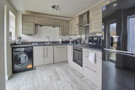 2 bedroom end of terrace house to rent - Photo 5