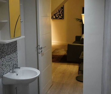 1 bedroom in a house share to rent - Photo 4