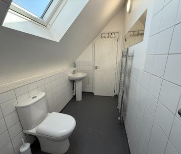 157 Clouds Hill Road, Bristol - Photo 3