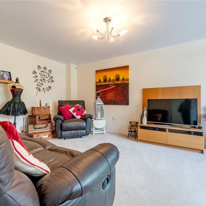 4 bedroom detached house to rent - Photo 1