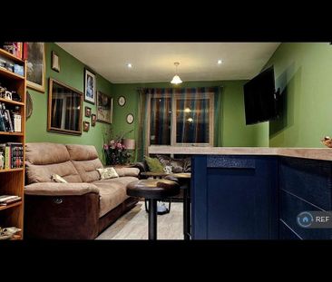 1 bedroom in a flat share to rent - Photo 1