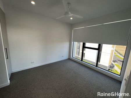 Splendid 2Br Apartment in Williams Landing! - Photo 4