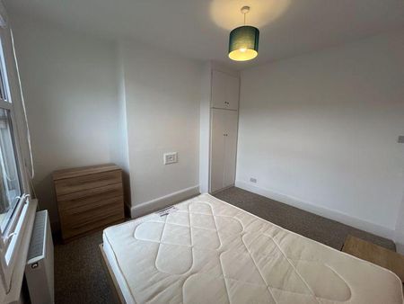 4 bedroom terraced house to rent - Photo 4