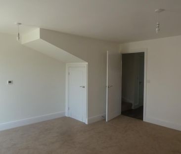 3 bedroom semi-detached house to rent - Photo 6