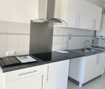 Location Appartement 3 pièces 69m² LES ANGLES 30133 - Photo 4