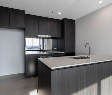 Modern Two-Bedroom Apartment in a Prime Location - Photo 6