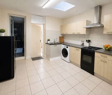 Room in a Shared House, Albion Road, TW3 - Photo 4