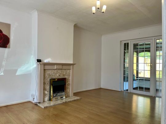 Almond Avenue , West Drayton - Photo 1