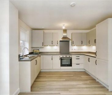 3 bedroom semi-detached house to rent - Photo 4