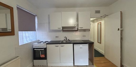 Studio Flat, Buckingham Road, NW10 - Photo 2