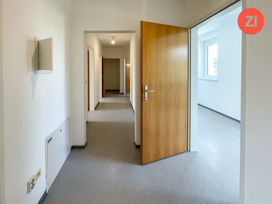 Geförderte 3- Zimmer Wohnung inkl. Loggia und Stellplatz! Einbau einer Küche möglich - Photo 1
