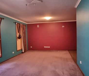 MEGA SHED, LOADS OF PARKING, 4 BEDROOMS - Photo 2