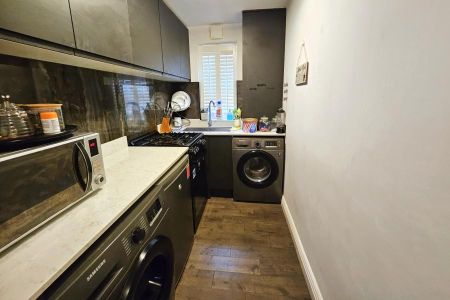 4 bedroom detached house to rent - Photo 5