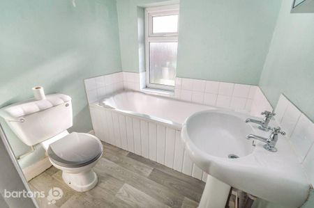 3 bedroom semi-detached house to rent - Photo 3