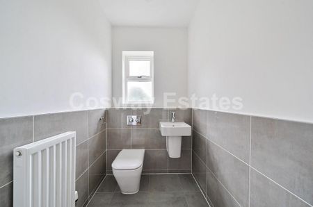 4 bedroom detached house to rent - Photo 2