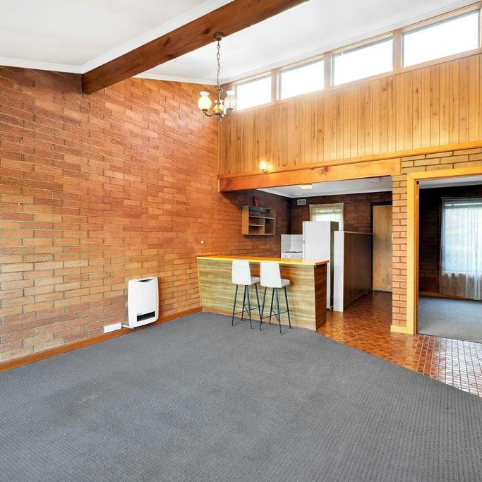 One-Bedroom Unit in Prime Central Location - Photo 1