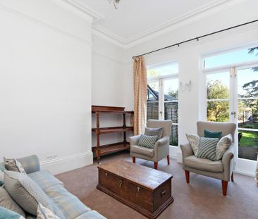 6 bedroom detached house to rent - Photo 2