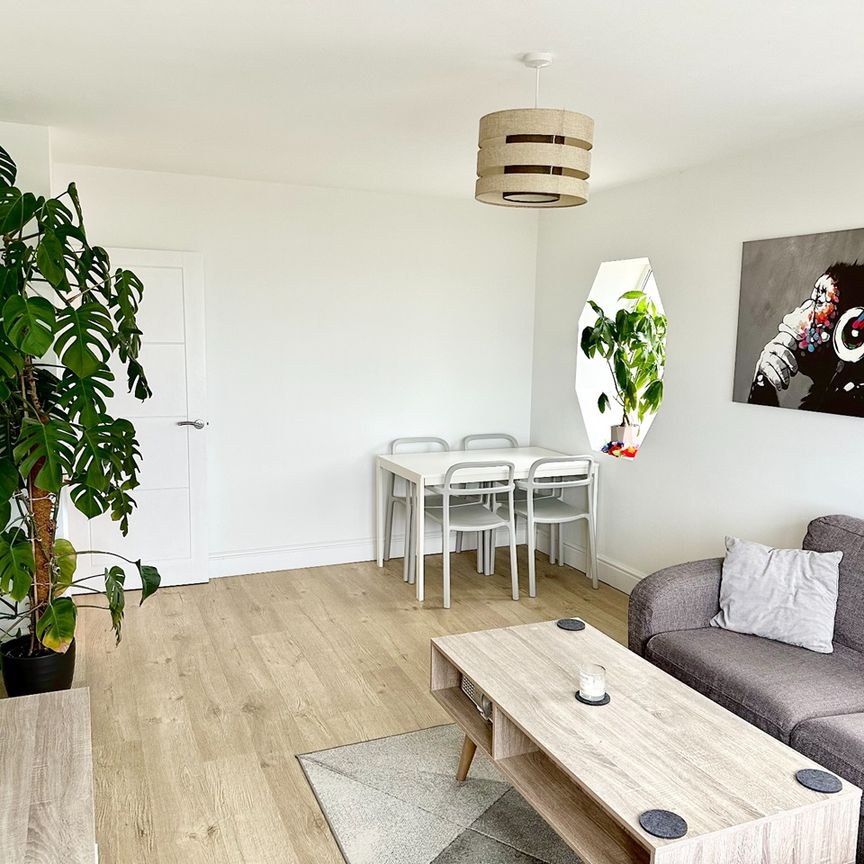 3 Bed Flat, Langdale Court, BN3 - Photo 1