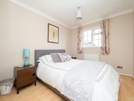 4 bedroom detached house to rent - Photo 4