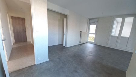 APPARTEMENT T3/T4 à MONTCEAU LES MINES - Photo 3