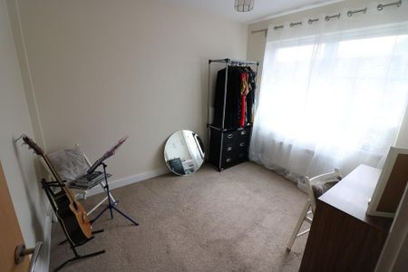 3 bedroom end of terrace house to rent - Photo 5