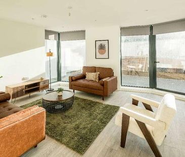 Cuckoo Hall Lane, London, N9 - Photo 2