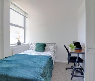 5 bedroom flat to rent - Photo 1