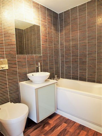 82 Barrland Street South Side - Photo 5