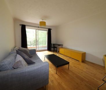 2 bedroom flat to rent - Photo 2