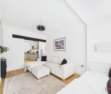 3 bedroom end of terrace house to rent - Photo 2