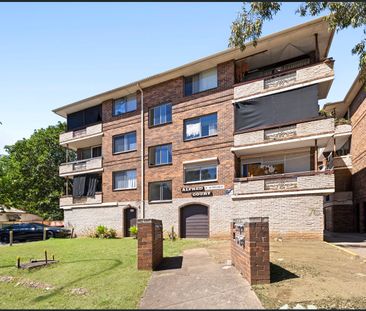 Modern Living in a Convenient Liverpool Location - Photo 5