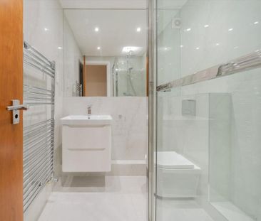 3 bedroom flat to rent - Photo 4