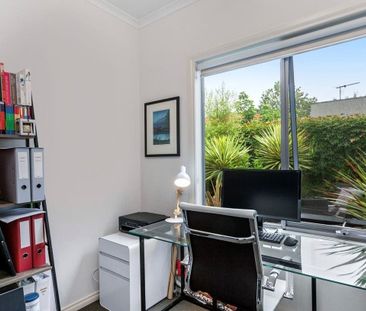 Modern 2-Bedroom Home with Low Maintenance Gardens - Photo 1