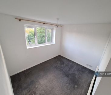 4 bedroom semi-detached house to rent - Photo 4