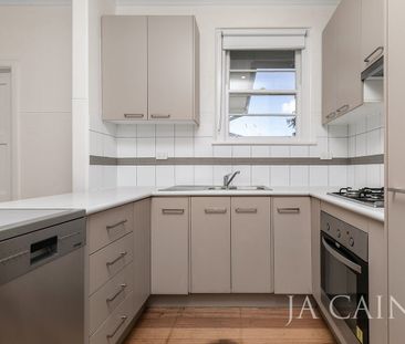 Charming 3-Bedroom brick home - Photo 3