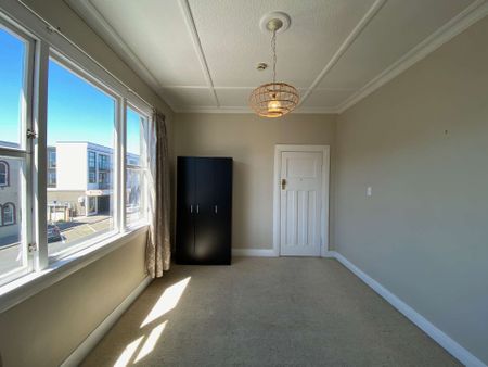 2 Bedrooms Petone - Photo 2